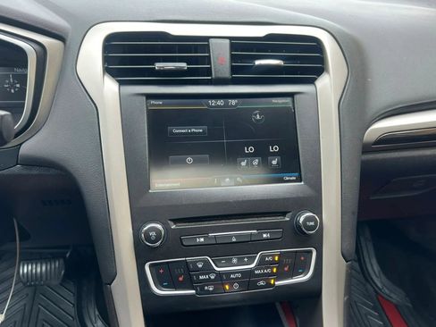 Used 2016 Ford Fusion SE w/ Equipment Group 202A FWD image 18
