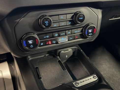 Used 2025 Ford Bronco Outer Banks AWD/4WD image 13