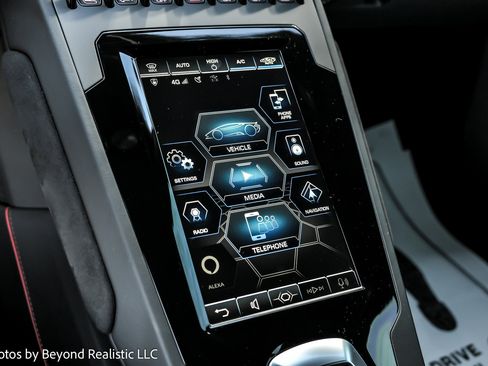 Used 2021 Lamborghini Huracan EVO image 39