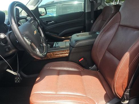 Used 2019 Chevrolet Suburban Premier w/ Premier Plus Edition AWD/4WD image 4