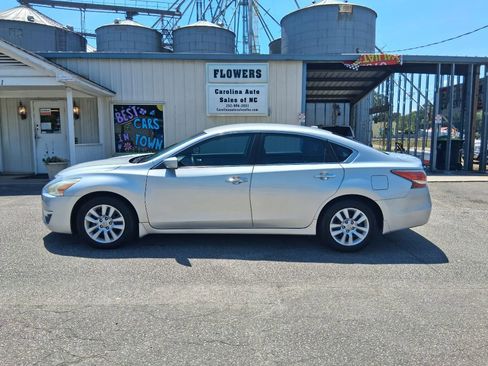 Used 2015 Nissan Altima 2.5 S w/ Power Driver Seat Package FWD image 2