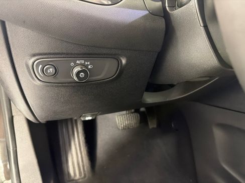 Used 2019 Chevrolet Equinox LT w/ Driver Convenience Package FWD image 14