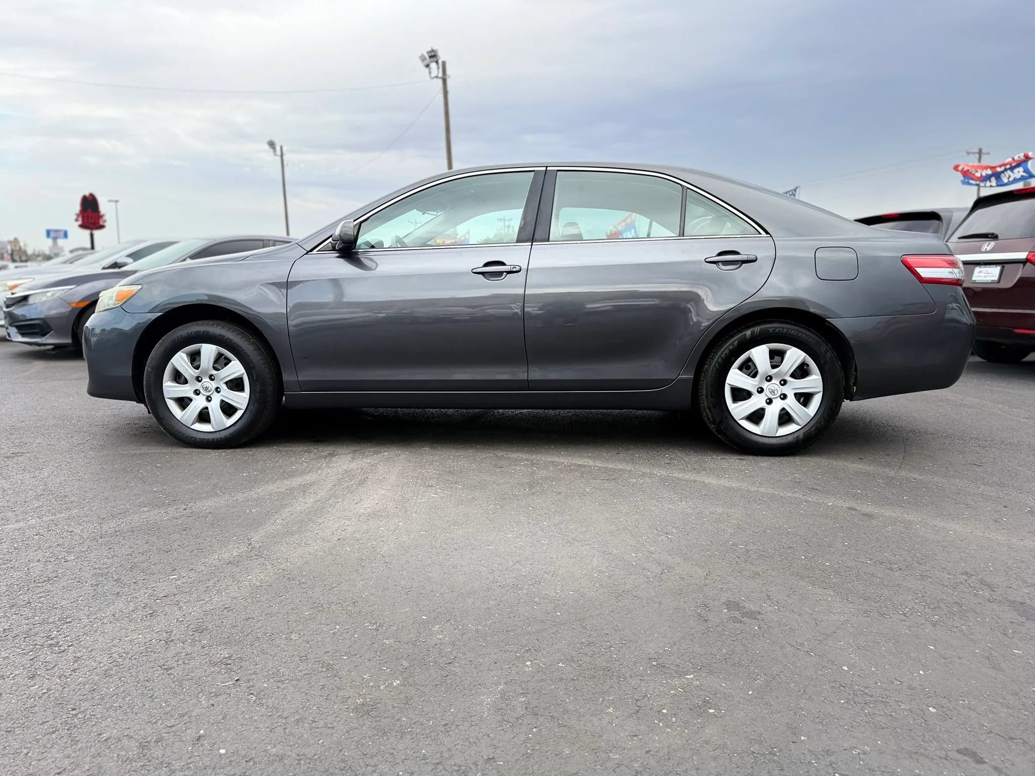 Used 2010 Toyota Camry LE FWD image 6