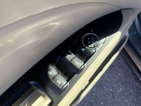 Used 2018 Ford Fusion SE image 12