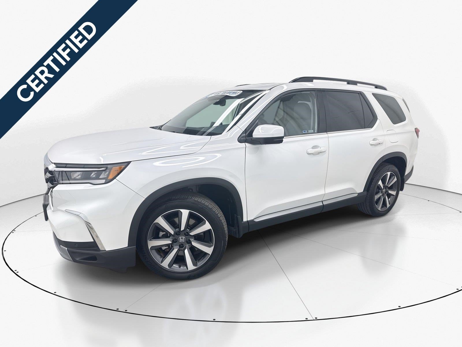 Certified 2024 Honda Pilot Touring image 1