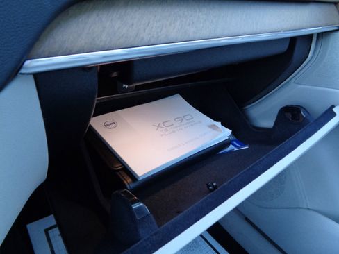 Used 2017 Volvo XC90 T8 Inscription w/ Vision Package image 19