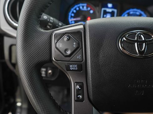 Used 2022 Toyota Tacoma TRD Sport AWD/4WD image 25