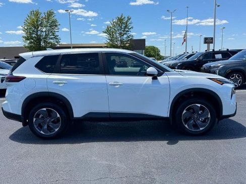 Certified 2026 Nissan Rogue SV FWD image 2