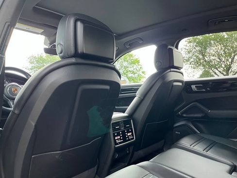 Used 2020 Porsche Cayenne AWD/4WD image 24