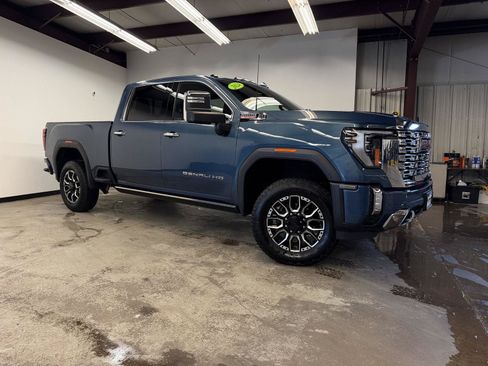 Used 2024 GMC Sierra 2500 Denali w/ Denali Reserve Package AWD/4WD image 1