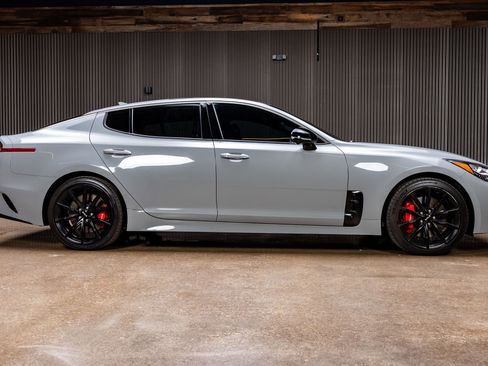Used 2023 Kia Stinger GT2 image 10