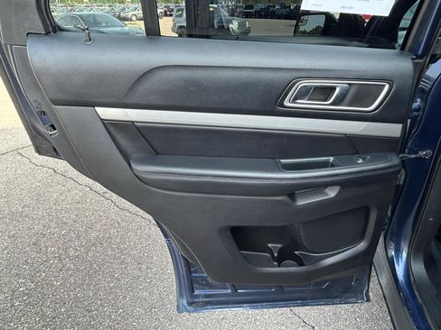 Used 2016 Ford Explorer XLT w/ Equipment Group 202A AWD/4WD image 14