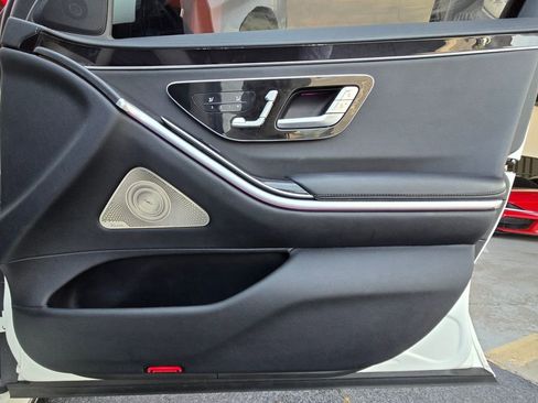 Used 2022 Mercedes-Benz S 500 4MATIC w/ AMG Line Package image 28