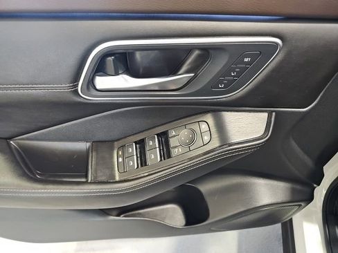 Used 2023 Nissan Rogue Platinum AWD/4WD image 11