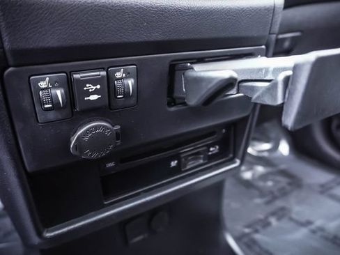 Used 2020 Toyota Sienna SE Premium FWD image 17