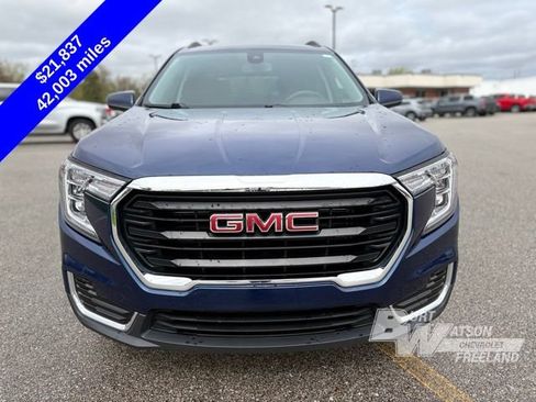 Used 2023 GMC Terrain SLE w/ Driver Convenience Package FWD image 8