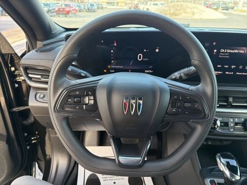 Used 2024 Buick Envista Preferred image 18