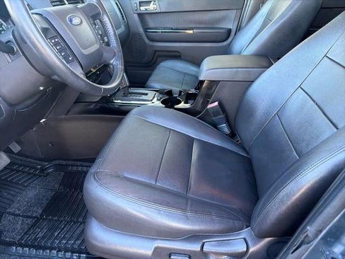 Used 2010 Ford Escape Limited image 3