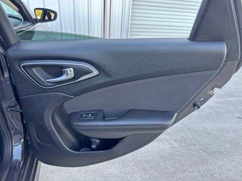 Used 2015 Chrysler 200 Limited w/ Convenience Group image 37