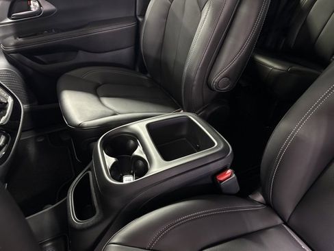 New 2026 Chrysler Pacifica Select image 23