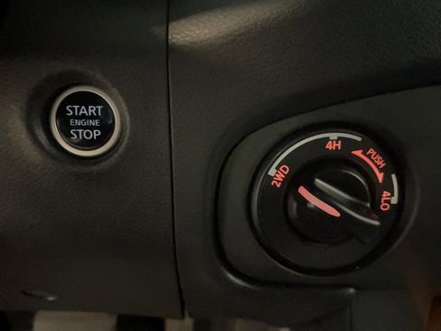 Used 2024 Nissan Frontier SV w/ Technology Package image 9