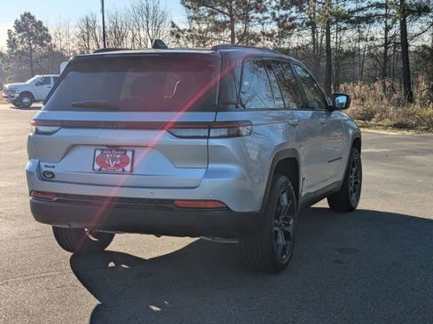 New 2025 Jeep Grand Cherokee Limited image 7