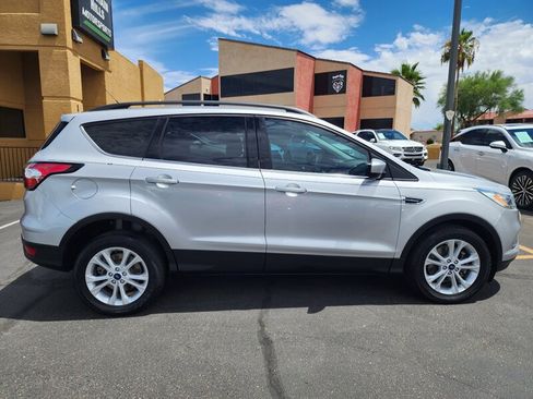 Used 2017 Ford Escape SE w/ Equipment Group 201A AWD/4WD image 2