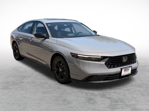 Certified 2025 Honda Accord SE image 3