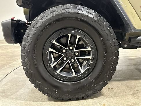 Used 2025 Jeep Wrangler Unlimited Rubicon AWD/4WD image 27