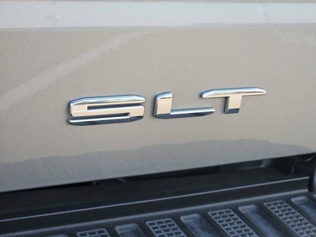 Certified 2025 GMC Sierra 1500 SLT RWD image 29