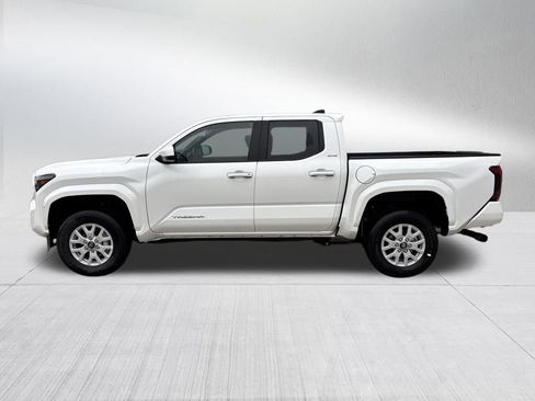 Used 2025 Toyota Tacoma SR5 image 5