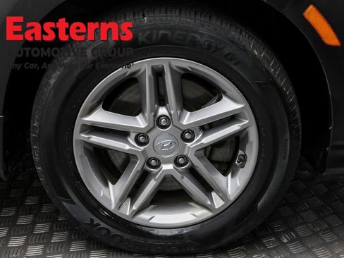 Used 2022 Hyundai Kona SE w/ Winter Weather Package image 30