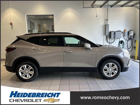 Used 2021 Chevrolet Blazer LT AWD/4WD image 2
