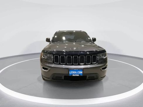 Used 2020 Jeep Grand Cherokee Laredo image 3