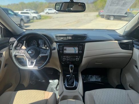 Used 2017 Nissan Rogue SV w/ SV Premium Package image 13