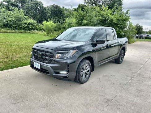 Certified 2025 Honda Ridgeline Sport image 2