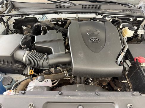 Used 2020 Toyota Tacoma SR5 AWD/4WD image 31