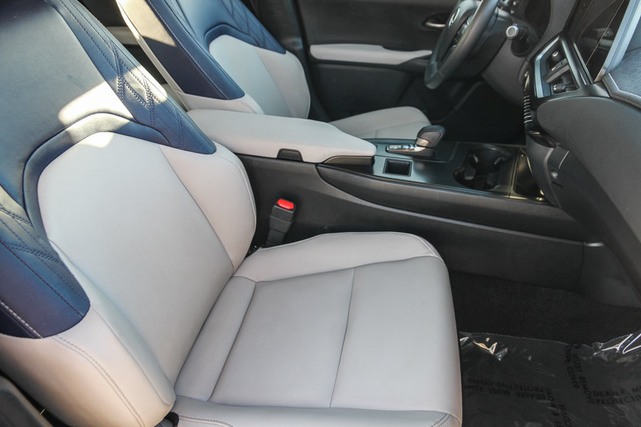 Used 2025 Lexus UX 300h FWD image 18