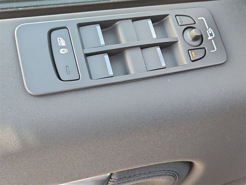 Used 2024 Land Rover Discovery Sport S image 12