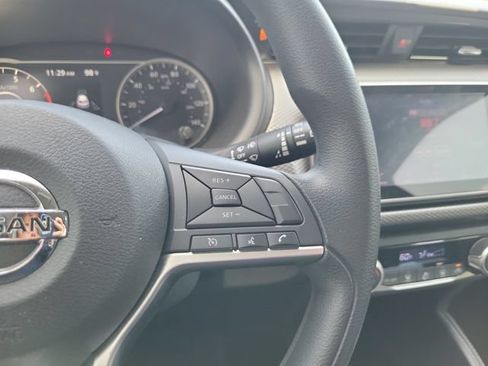 Used 2018 Nissan Kicks SV FWD image 19