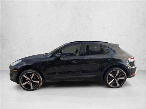 Used 2025 Porsche Macan image 9