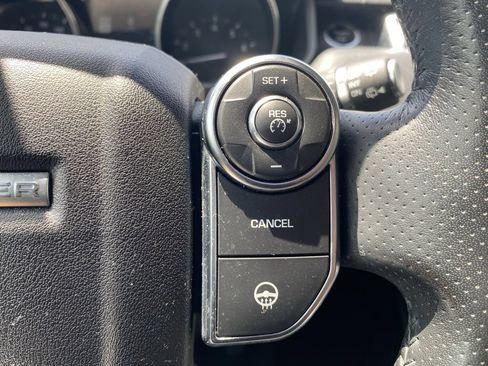 Used 2017 Land Rover Range Rover Sport SE AWD/4WD image 12