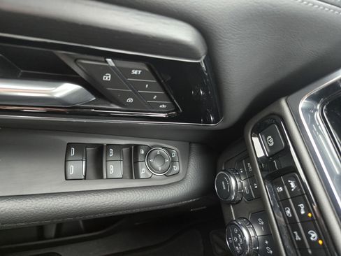 Used 2025 GMC Yukon Denali AWD/4WD image 11