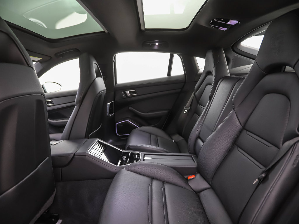 Used 2023 Porsche Panamera 4 Platinum Edition AWD/4WD image 22