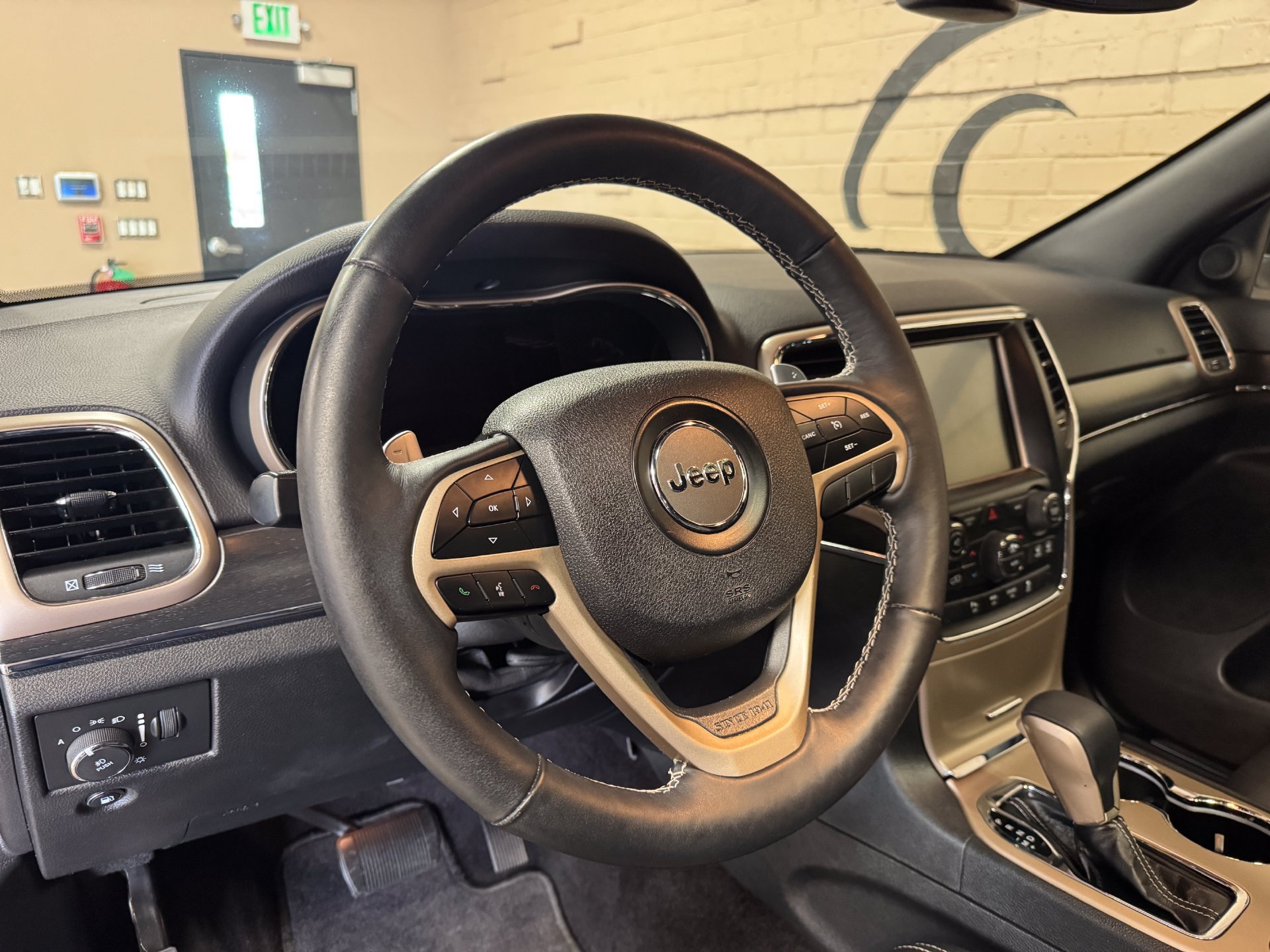 Used 2017 Jeep Grand Cherokee Limited AWD/4WD image 35