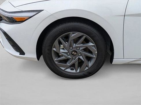 Used 2025 Hyundai Elantra Blue w/ Cargo Package image 22