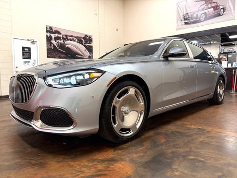 Used 2024 Mercedes-Benz Maybach S 580 MERCEDES-MAYBACH S 580 4MATIC image 10