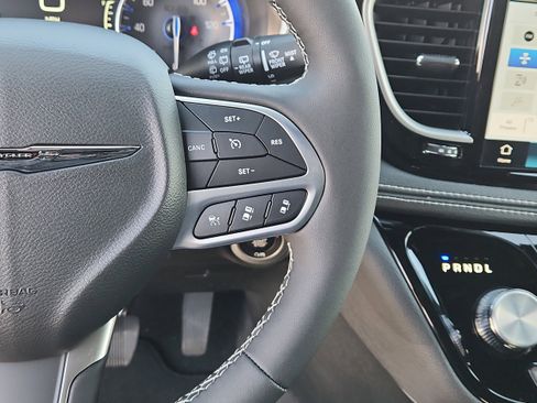 New 2026 Chrysler Pacifica Select image 14