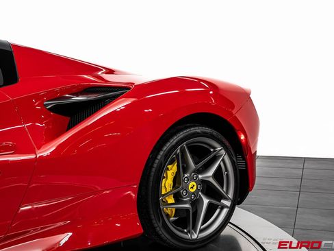 Used 2022 Ferrari F8 Tributo image 19