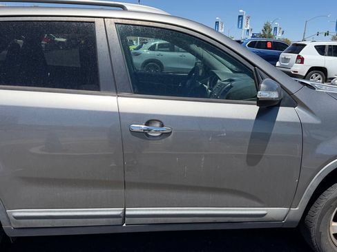 Used 2012 Kia Sorento LX w/ Third Row Pkg FWD image 10